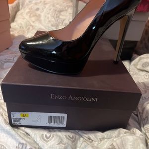 Black patent platform pumps